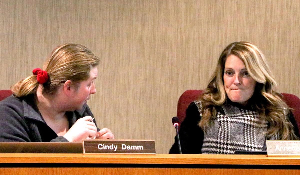 Cindy Damm, Annette Deuman