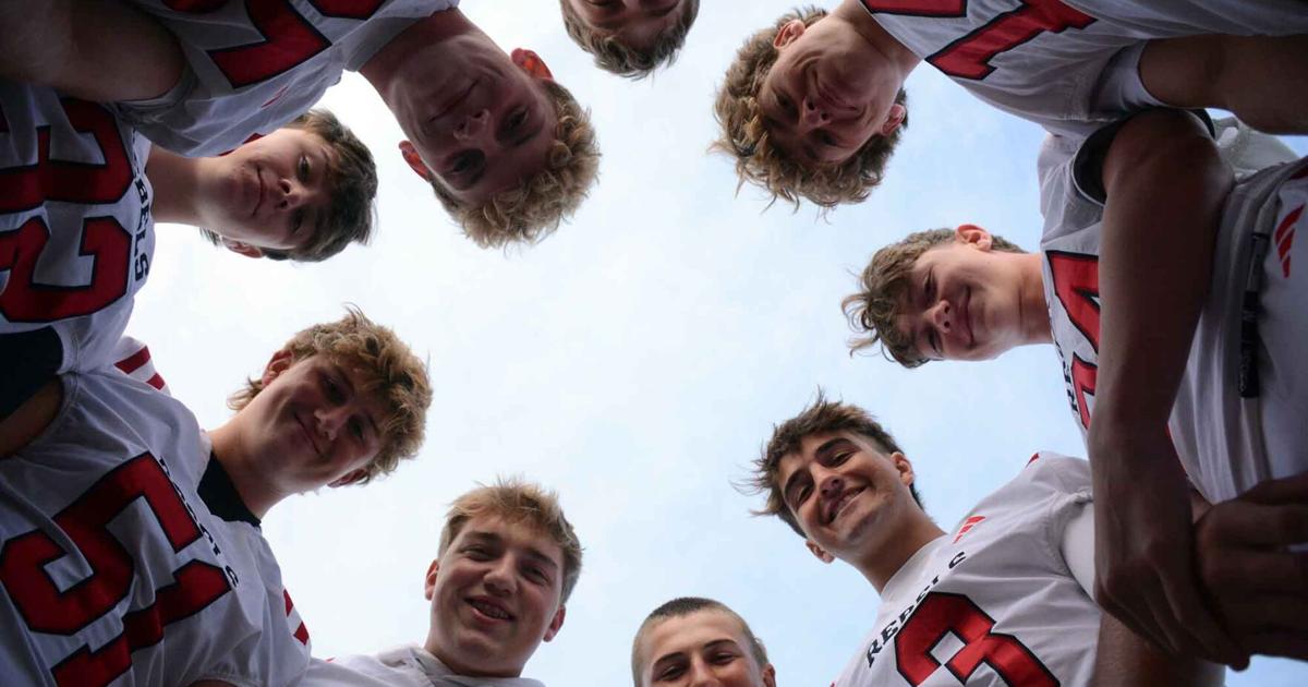 Fall River Rovers R 5 sets of brothers on 34-player Fall River/Rio football team