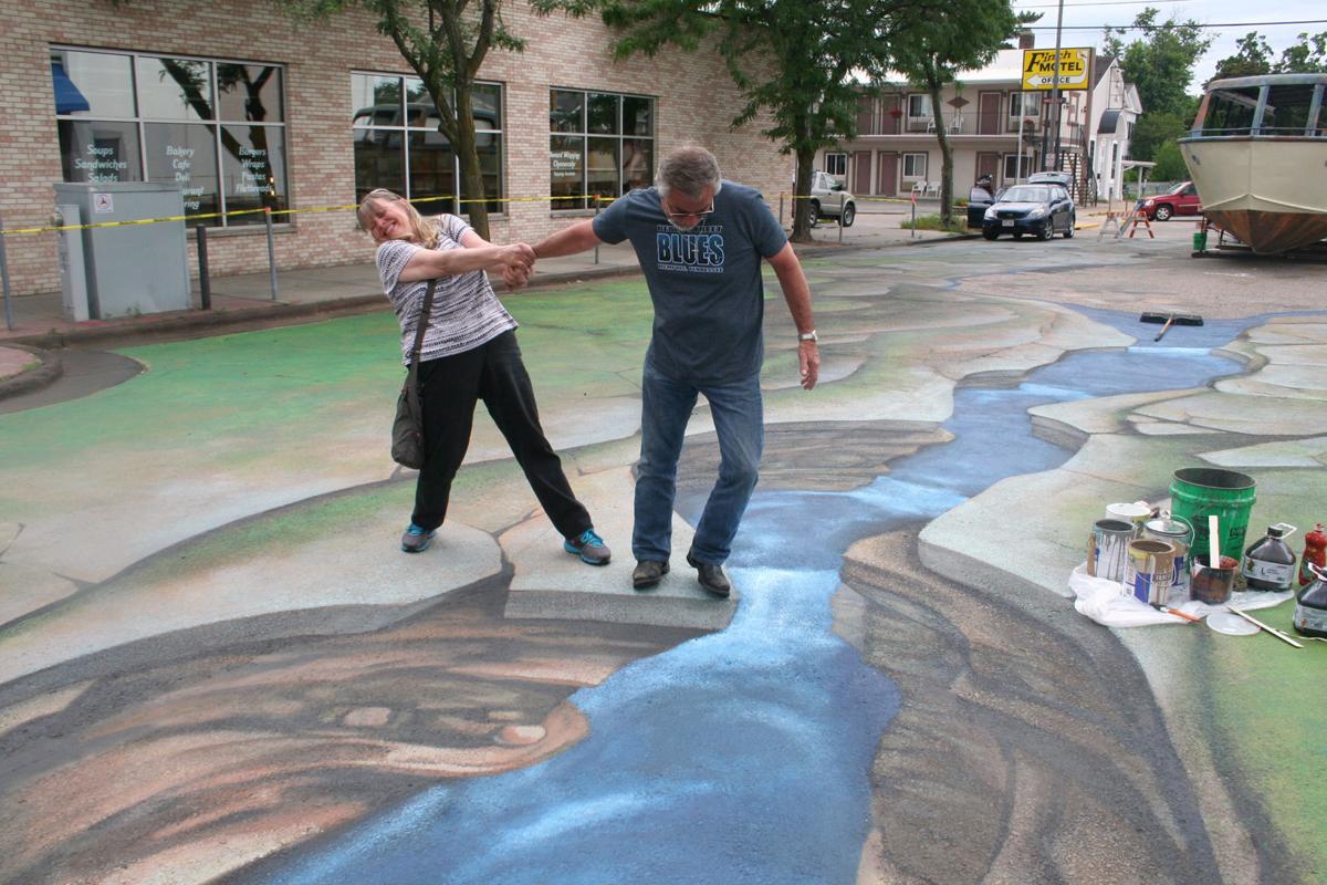3d River Painting Draws Visitors To Downtown Dells New Duchess