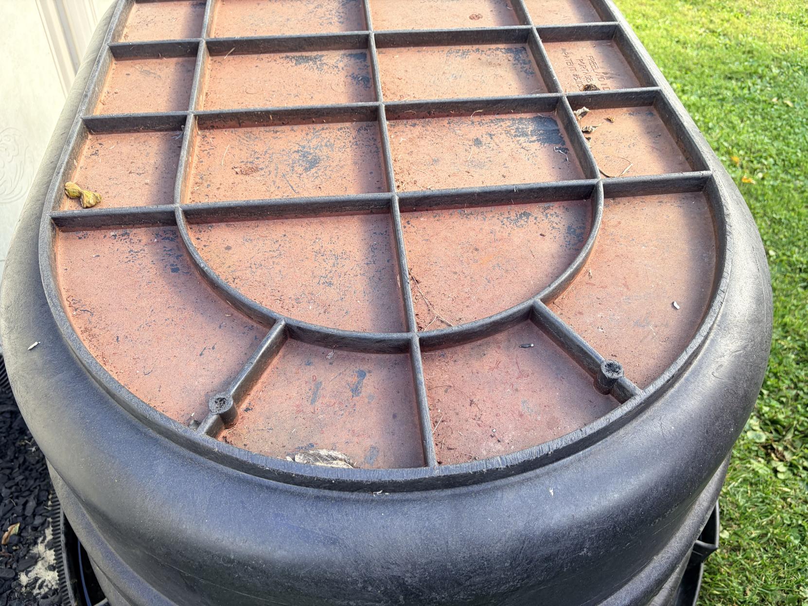 Dust on tub