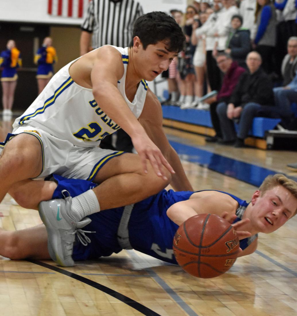 PREP BOYS BASKETBALL Pardeeville holds on for regional semifinal win