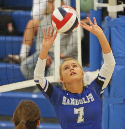 Girls Volleyball Hot Starts In Third Four Sets Help Randolph Hold Off Markesan S Comeback Bid Volleyball Wiscnews Com