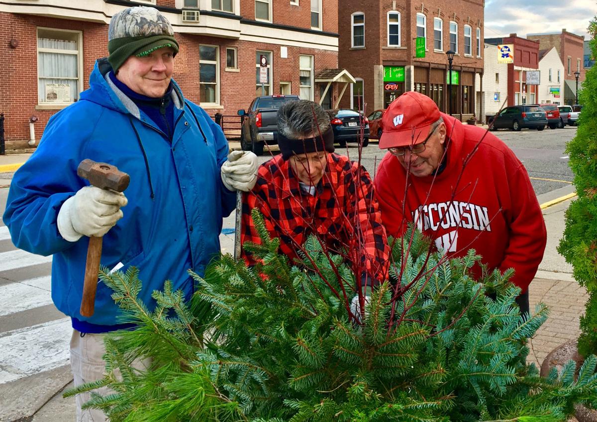 Downtown Reedsburg gets ready for winter holidays Community