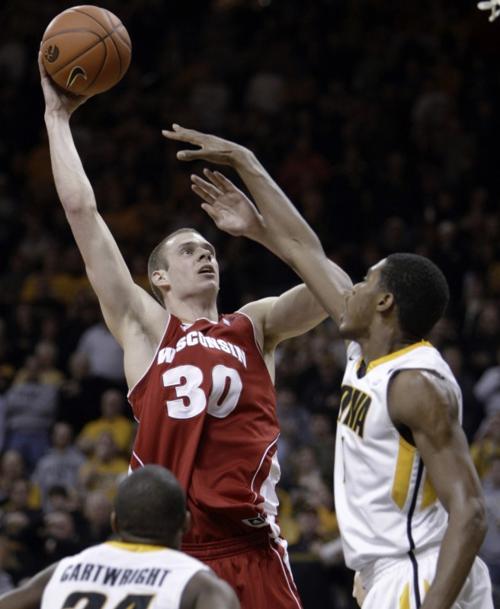 Uw Men S Basketball Badgers Leuer Is Showing He S A Forward