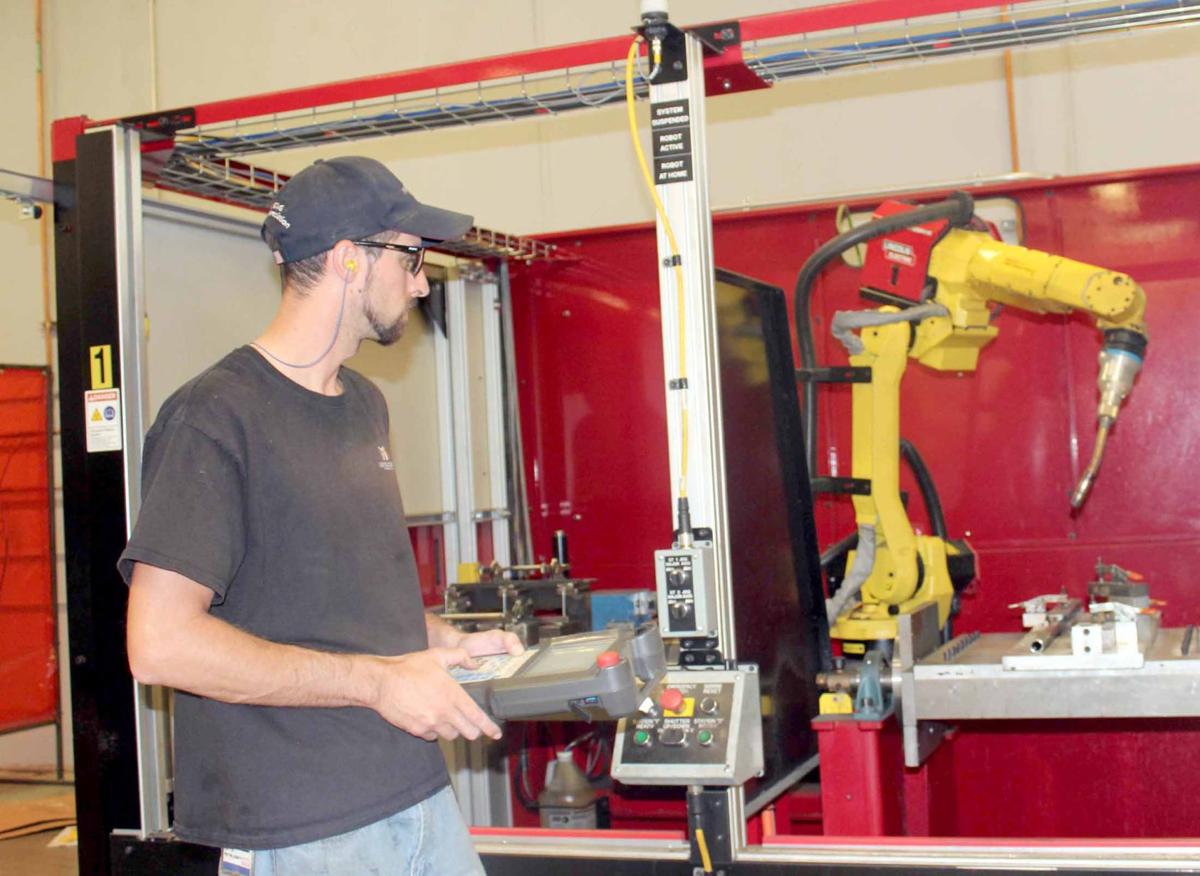 Metalcraft donates equipment to Beaver Dam High School Regional news