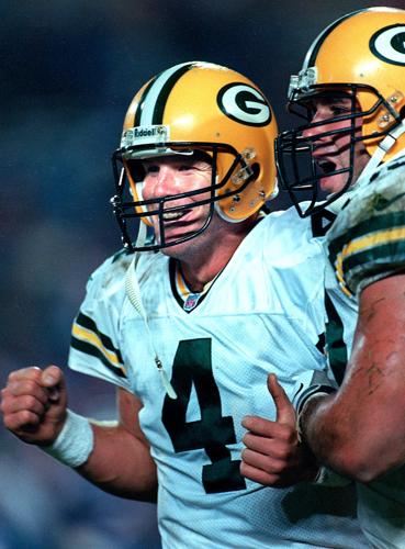 Brett Favre's Hall of Fame display has both Minnesota Vikings, Green Bay  Packers jerseys - ESPN