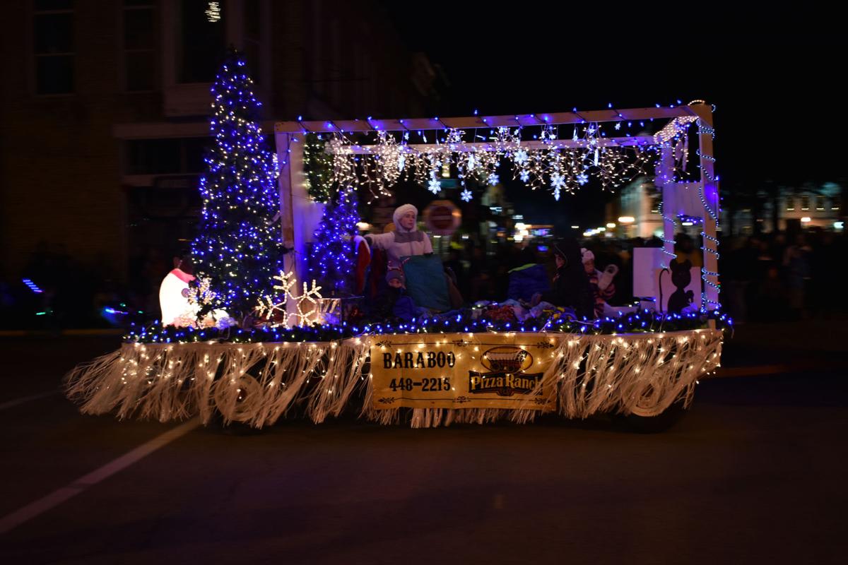 VIDEO Scenes from the 2017 Baraboo Holiday Light Parade Regional news