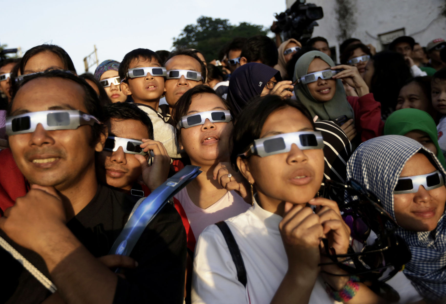 Watch for knockoffs: Unsafe glasses flood market ahead of eclipse Watch for knockoffs: Unsafe glasses flood market ahead of eclipse