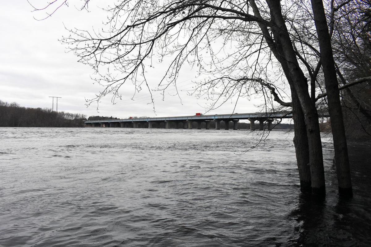 Interstate bridge across Wisconsin River wide shot (copy)