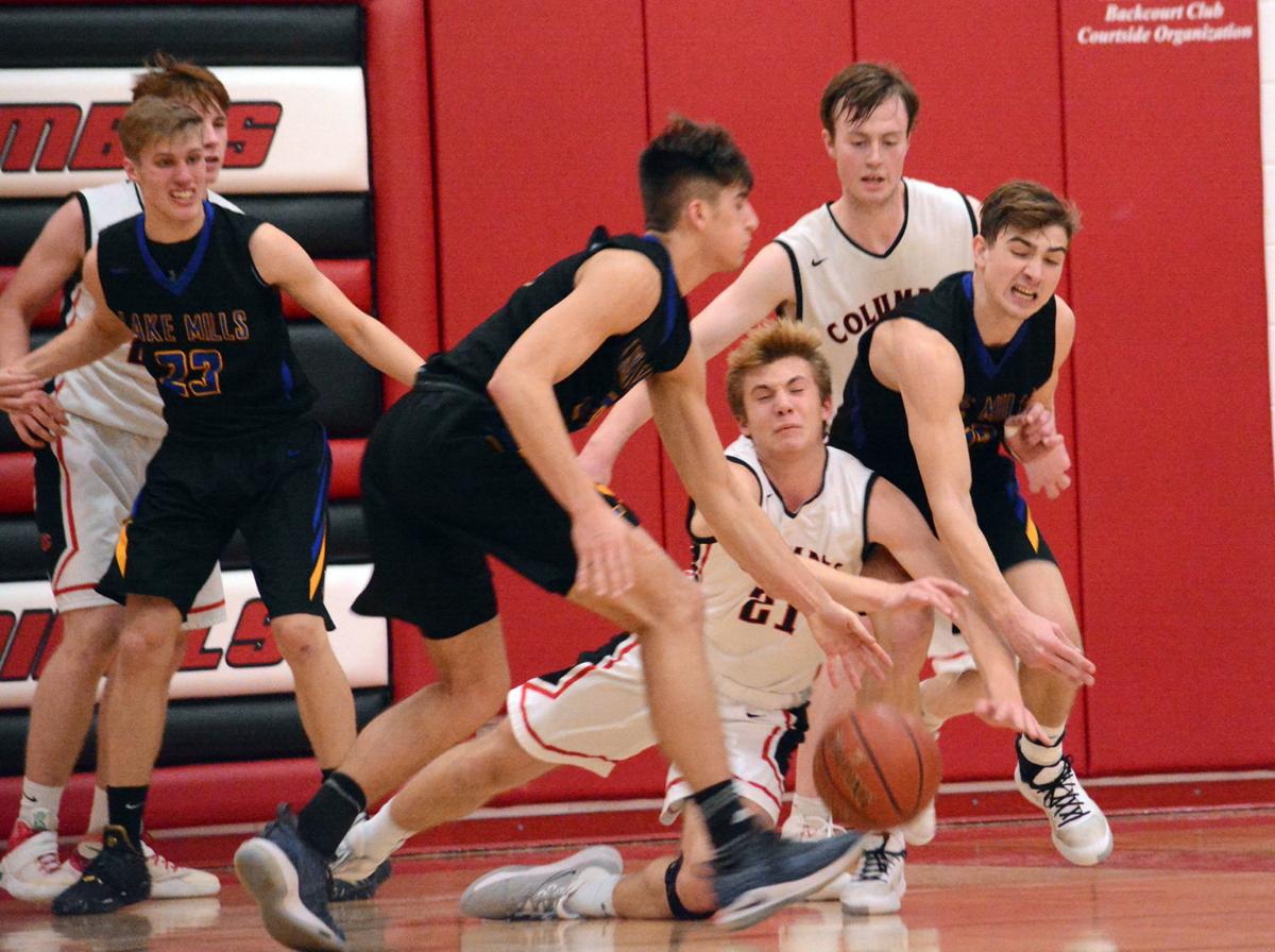 Boys Hoops Columbus Pulls Off Upset Beats Lake Mills 63 57 In