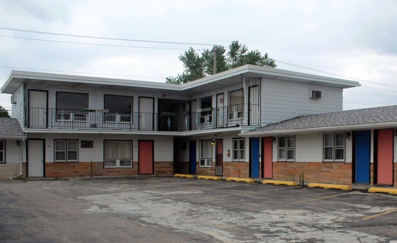 Twi-Lite Motel outside rooms