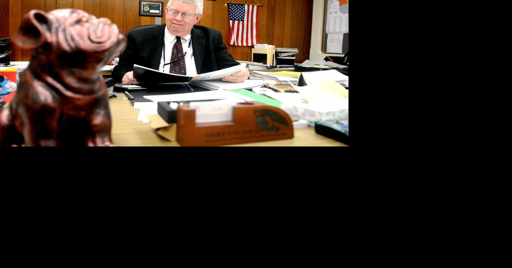 Pardeeville school superintendent agrees to delay retirement for