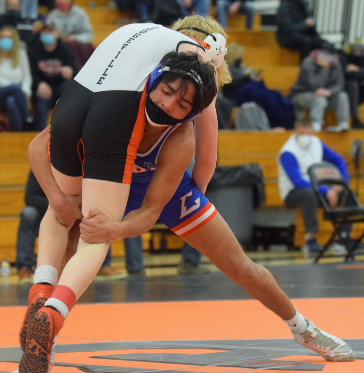 PREP WRESTLING Lodi's Curtis, Licht claim titles; Heintz takes second