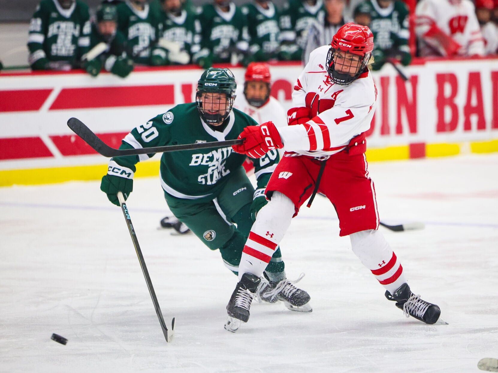Wisconsin's Ava McNaughton debuts new mask after Olympics
