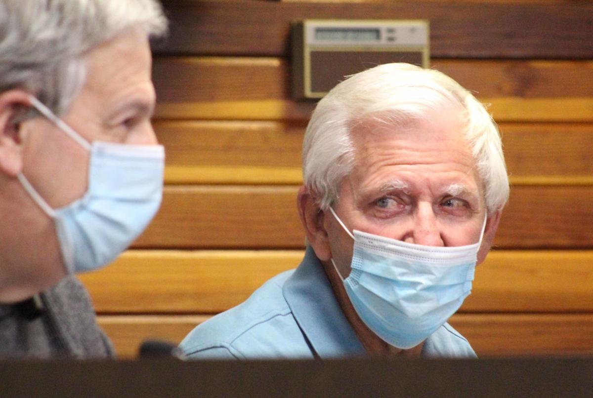 Les Bremer talks with Richard Cross