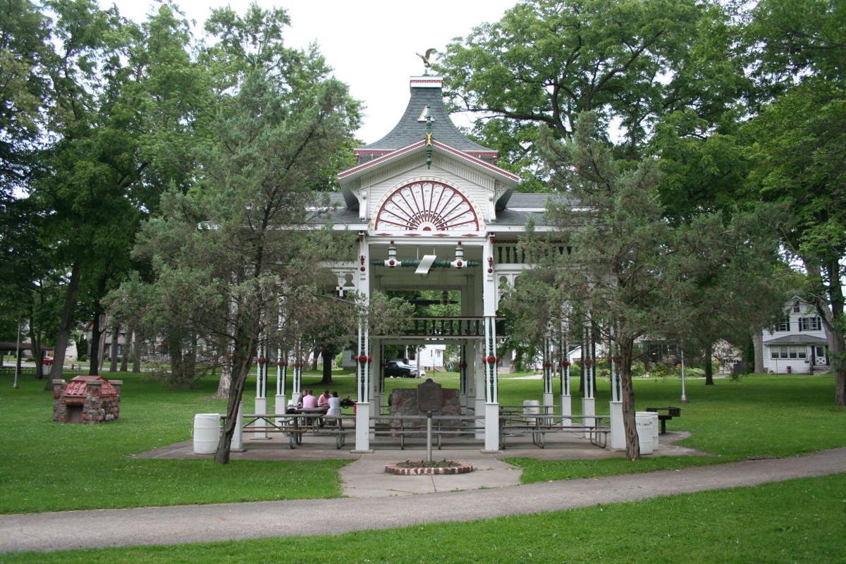 Beaver Dam's Swan City Park will light up bright for the holidays