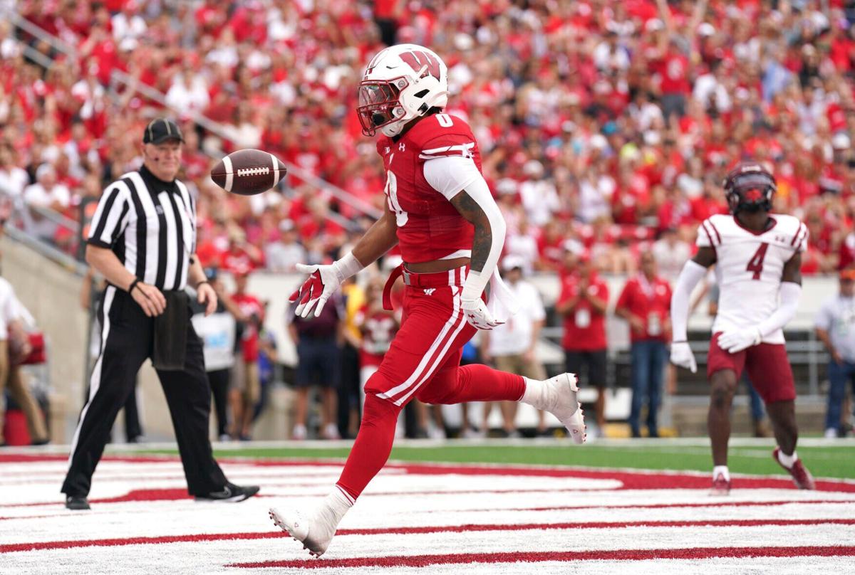 Wisconsin football enjoying rare underdog role
