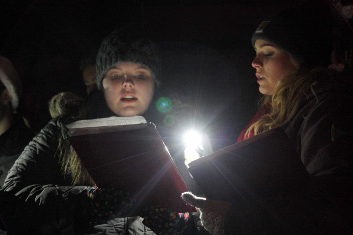 Reedsburg Christmas tree lighting expands