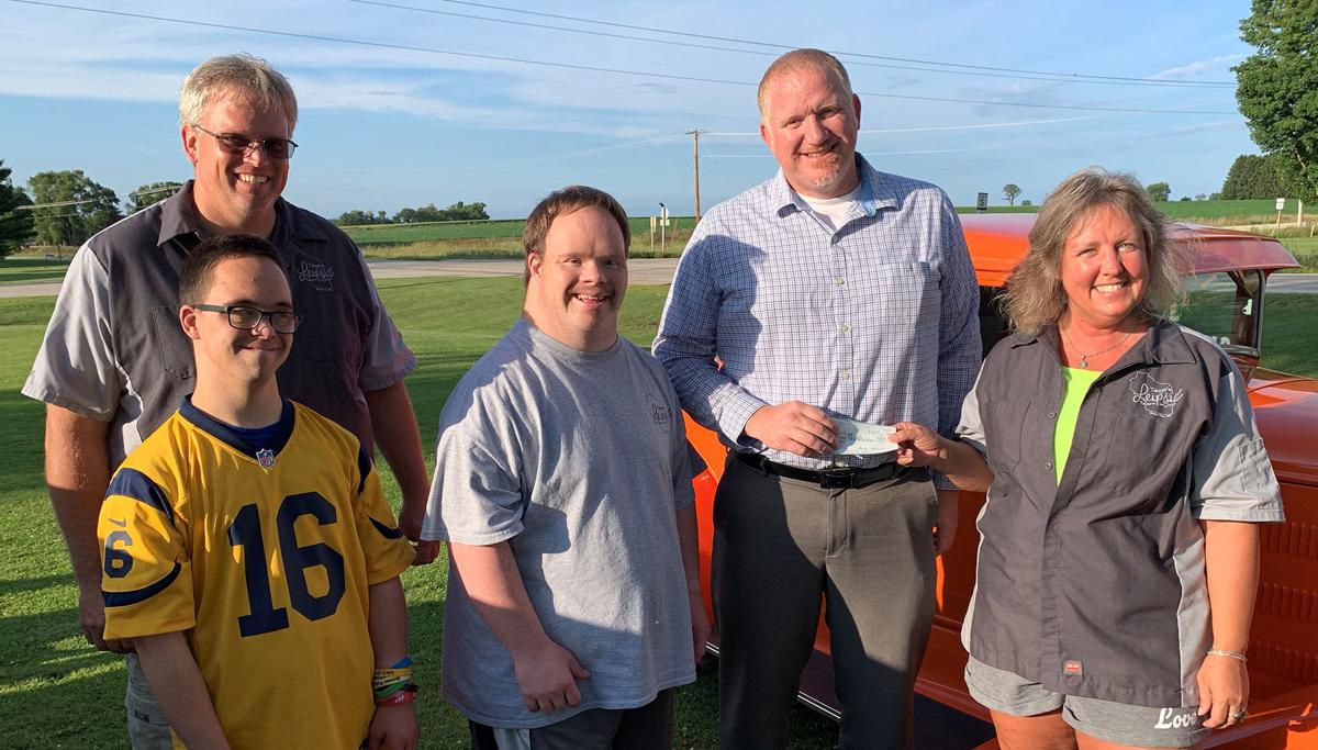 Tavern donates $263 to Green Valley