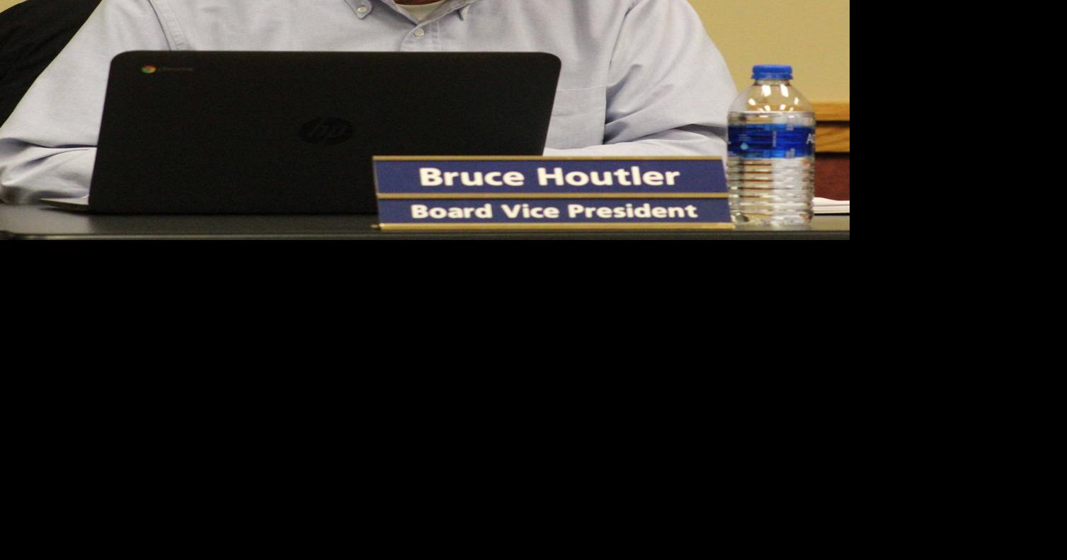 Reedsburg school board approves virtual elearning opportunity for