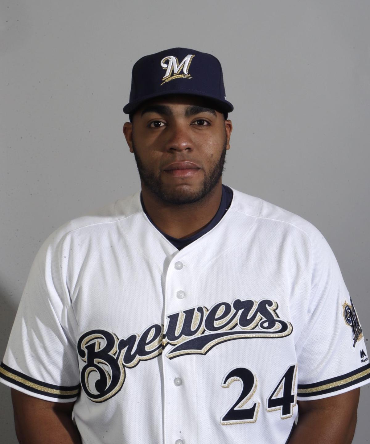 Jesus Aguilar's second homer of game gives Brewers walkoff win over