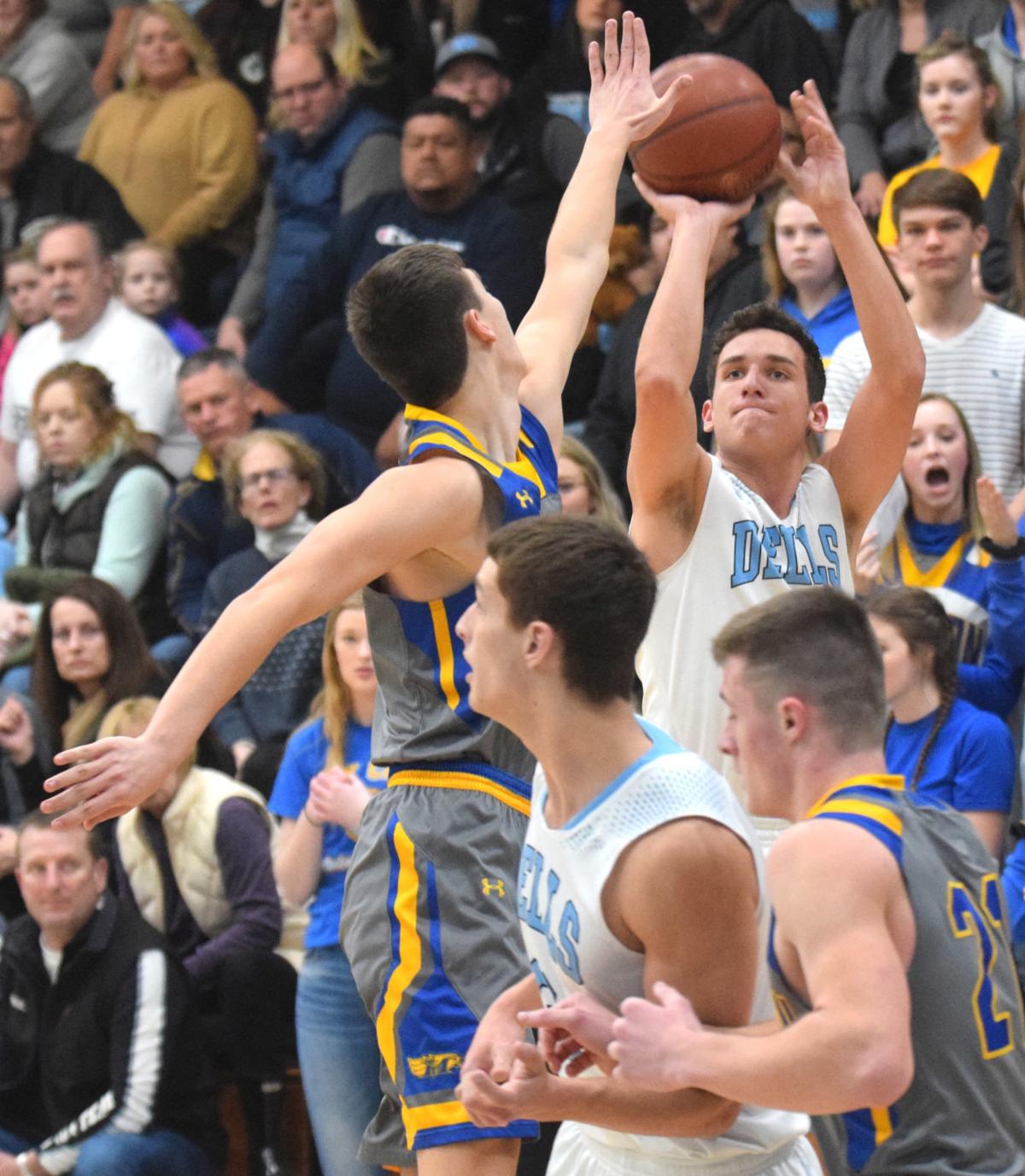 Prep Boys Basketball Experienced Wisconsin Dells Looking To Lock
