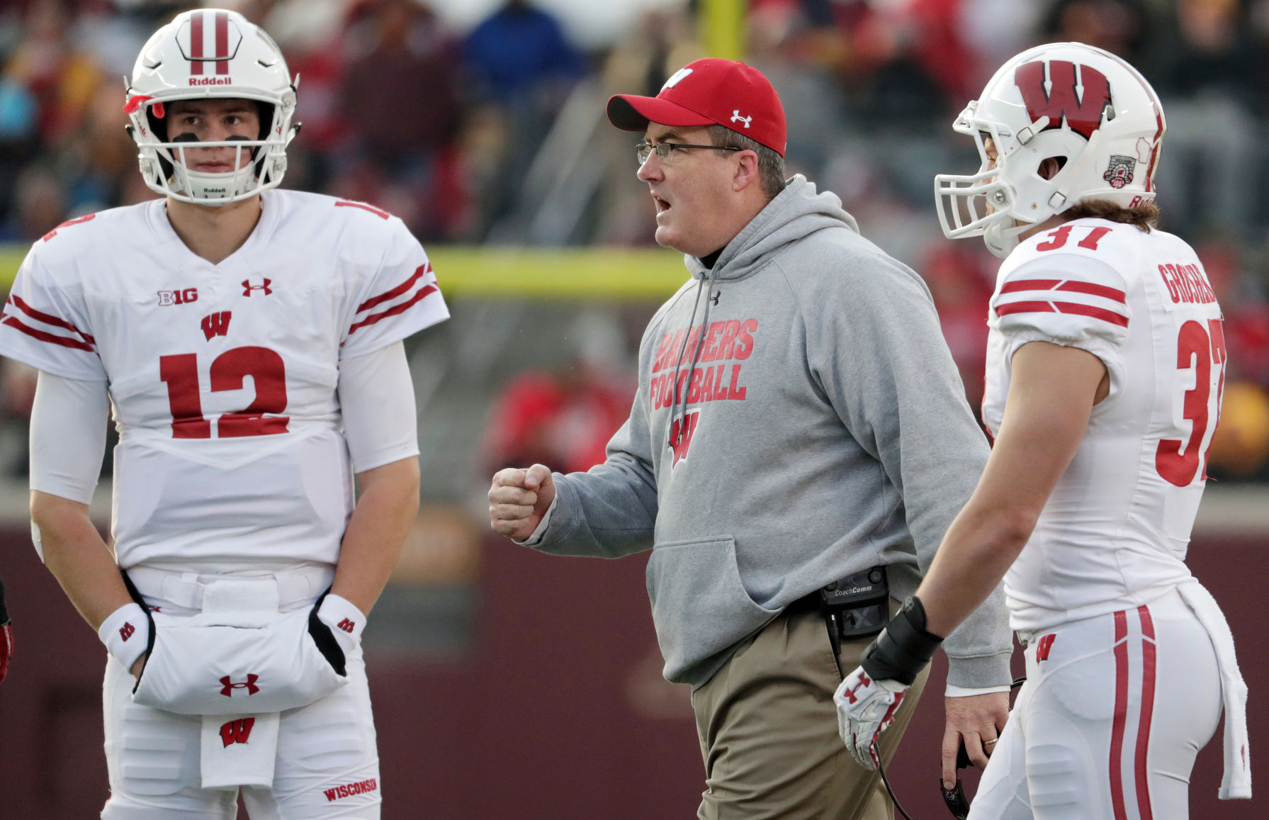 wisconsin badgers football uniforms