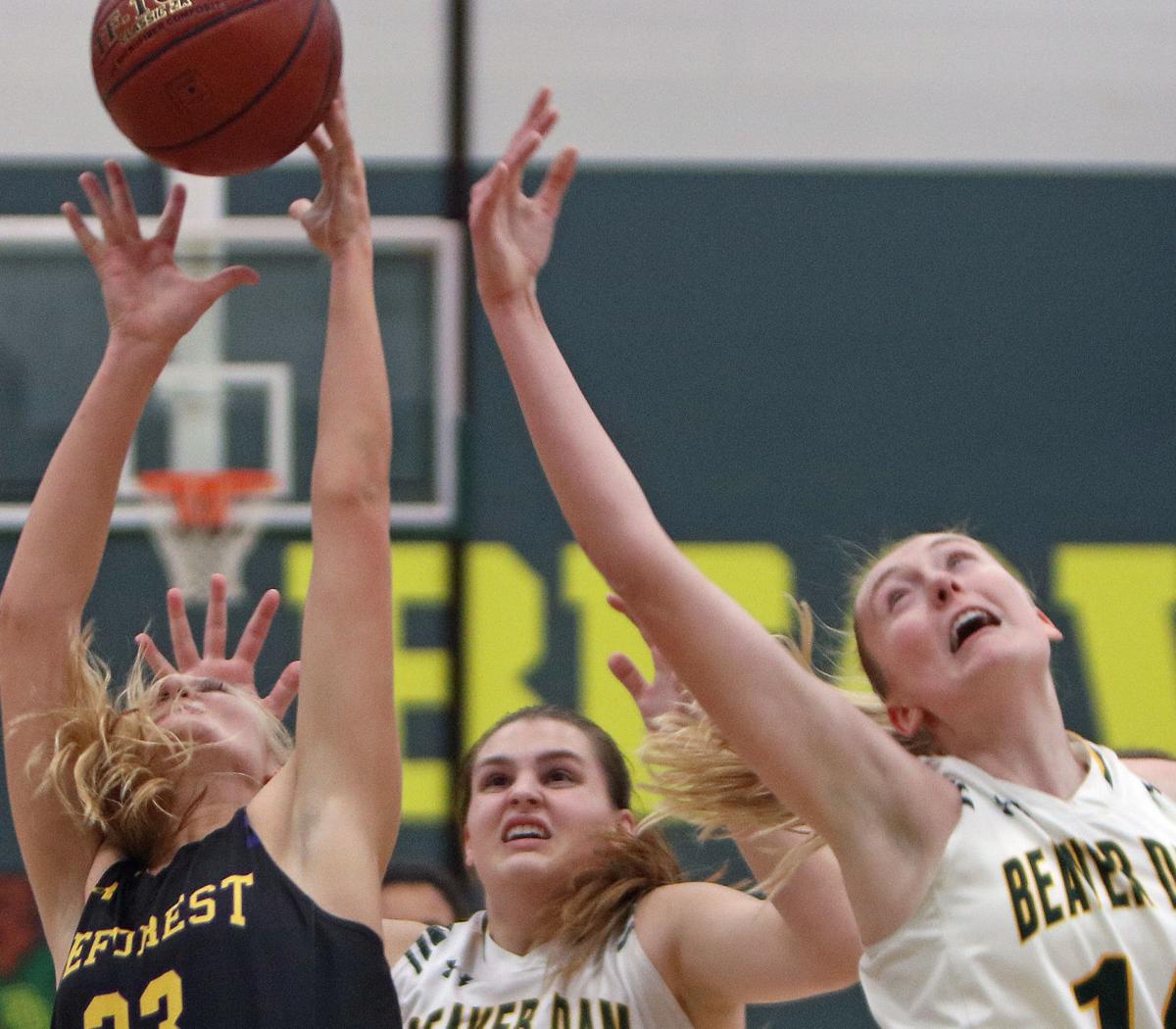 Girls Hoops Defense Big Finishing Surge Lift Top Ranked Beaver
