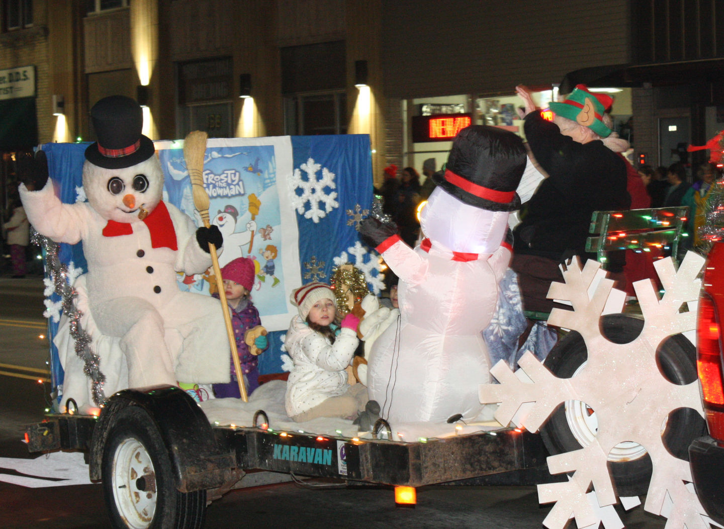 BEAVER DAM CHRISTMAS PARADE | Galleries | Wiscnews.com