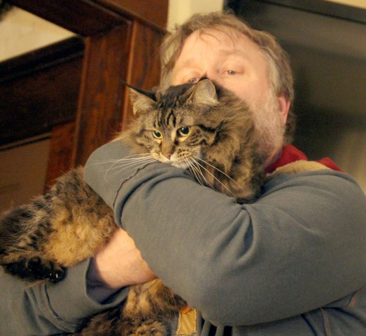 Cat rescues Reedsburg couple from carbon monoxide Regional news