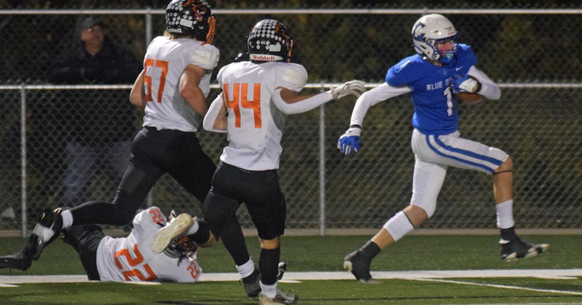 WIAA high school football playoff scores for Wisconsin teams