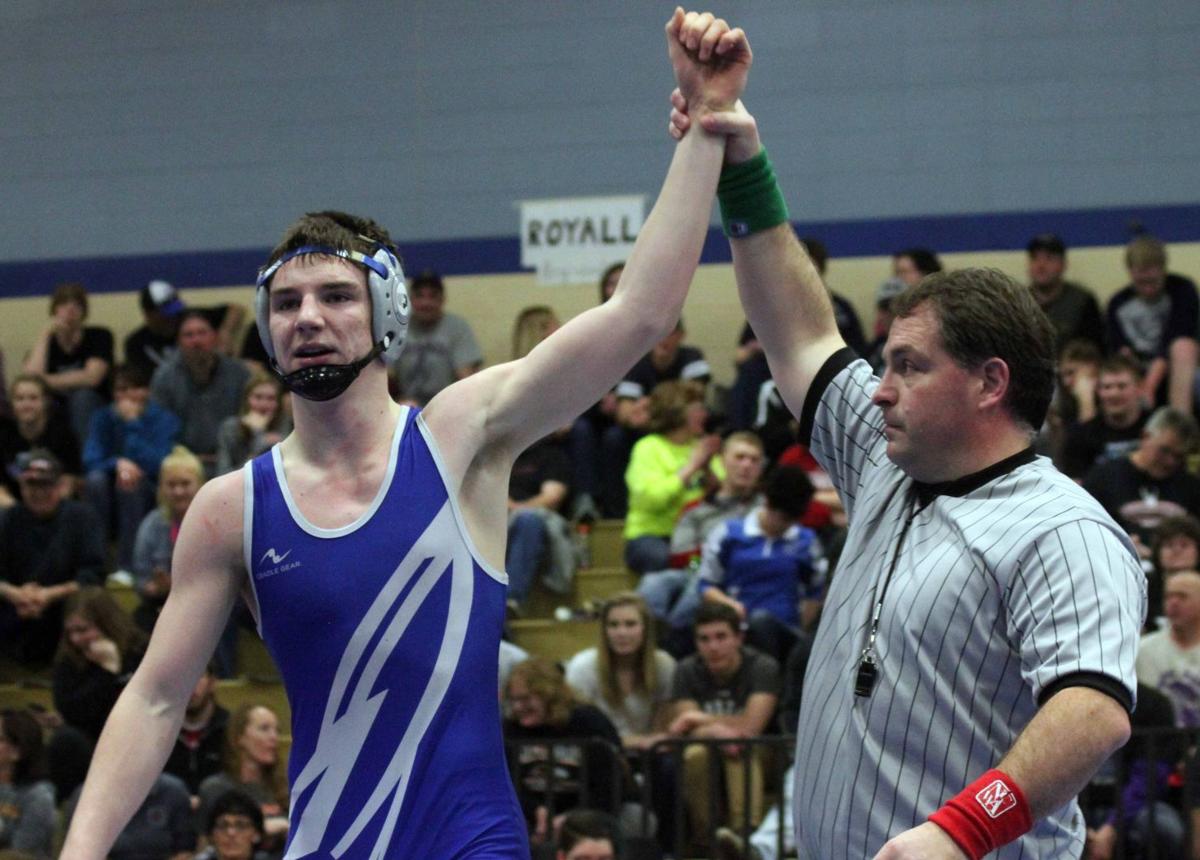 021817-star-sports-sectionalwrestlingshort1