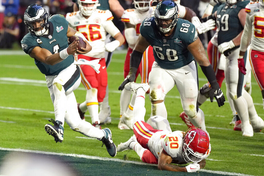 Kansas City Chiefs edge Philadelphia Eagles for Super Bowl 57 victory. See  photo highlights from the game.