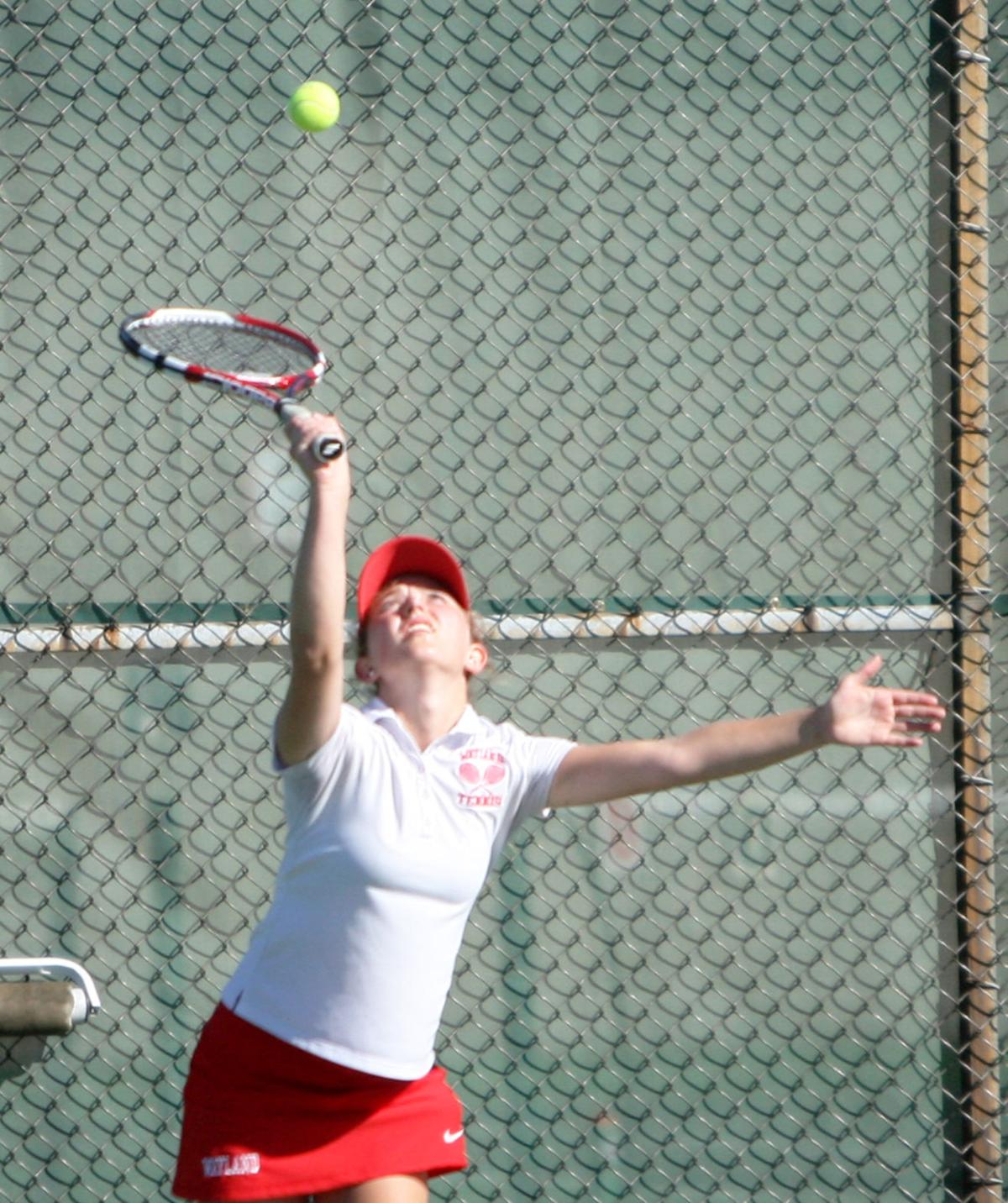 Ellie Tyranski serve