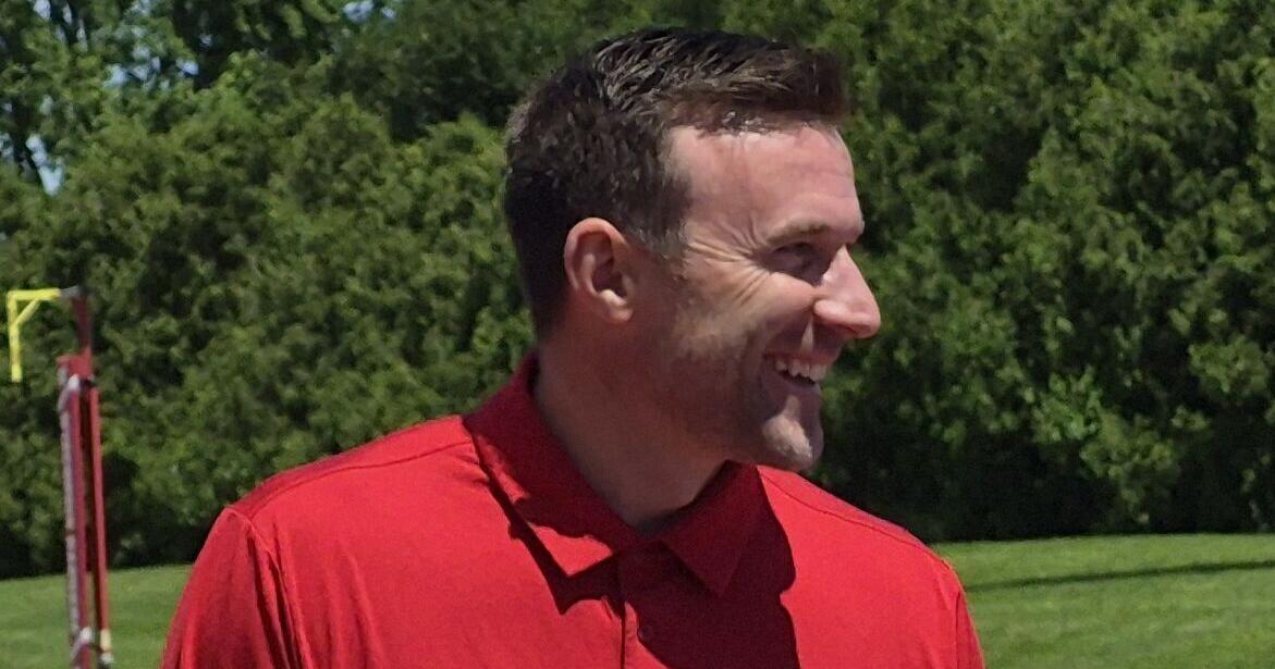 How much is Chris Solinsky making to lead Wisconsin cross country, track teams?