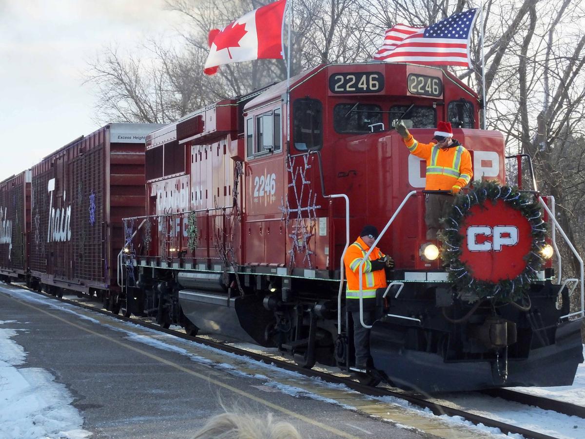 Christmas Train Wisconsin 2021 La Crosse Wi Dells Gears Up For Another Year Of The Holiday Train Regional News Wiscnews Com