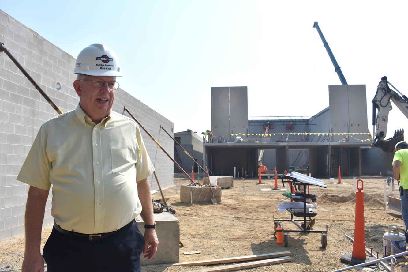 Pardeeville school superintendent agrees to delay retirement for another year at board's request