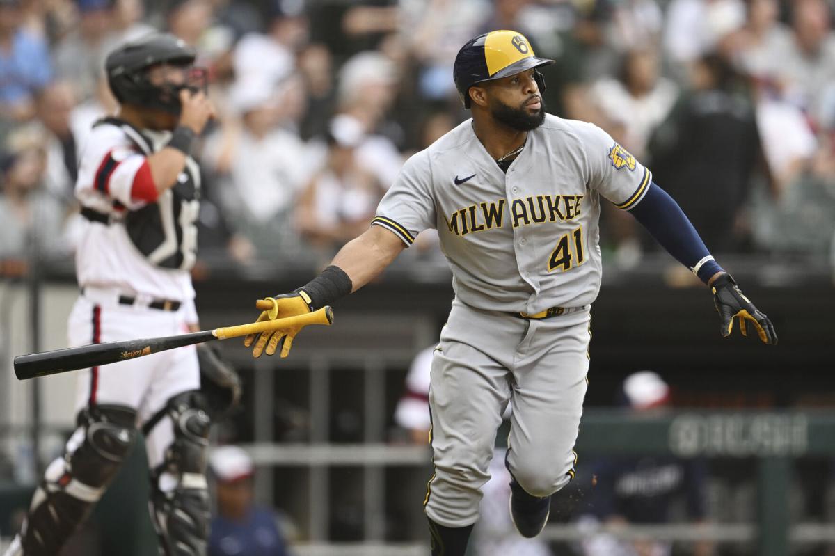 Milwaukee, USA. August 24, 2018: Milwaukee Brewers shortstop Orlando Arcia  #3 in action during the Major League Baseball game between the Milwaukee  Brewers and the Pittsburgh Pirates at Miller Park in Milwaukee