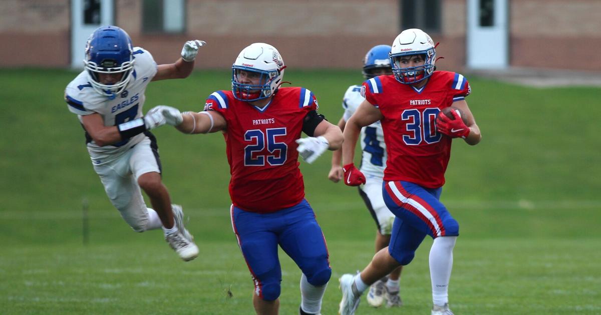 Randolph/Cambria-Friesland football's Callen Drews