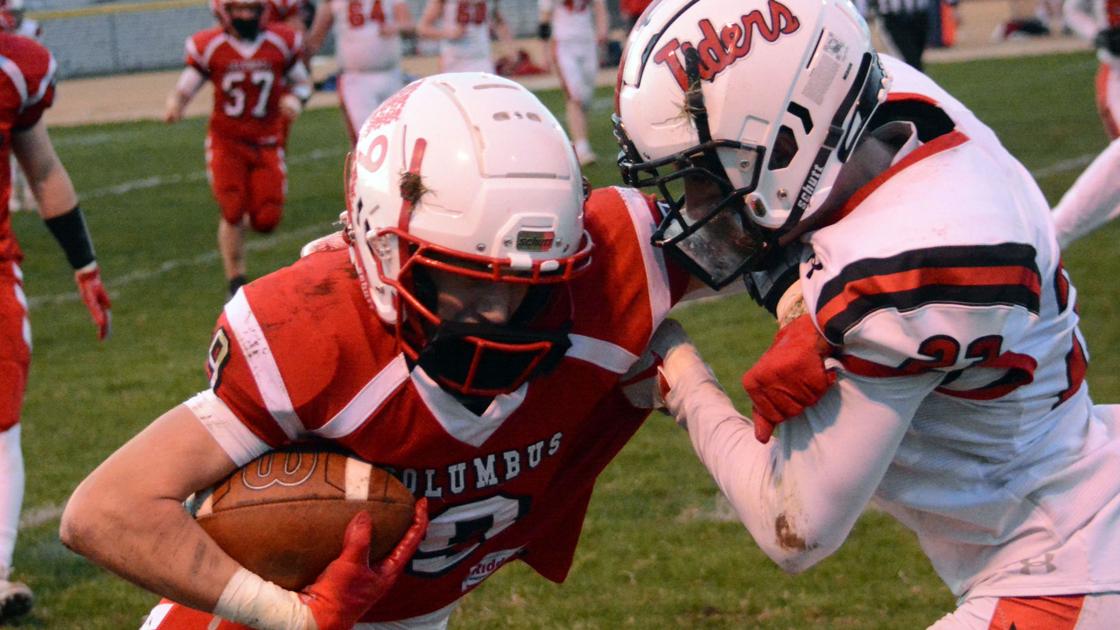 FOOTBALL: Columbus outlasts Edgerton 35-28 in Rock Valley Small showdown | Soccer