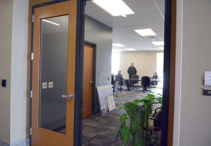 012121-port-news-chair-office-01