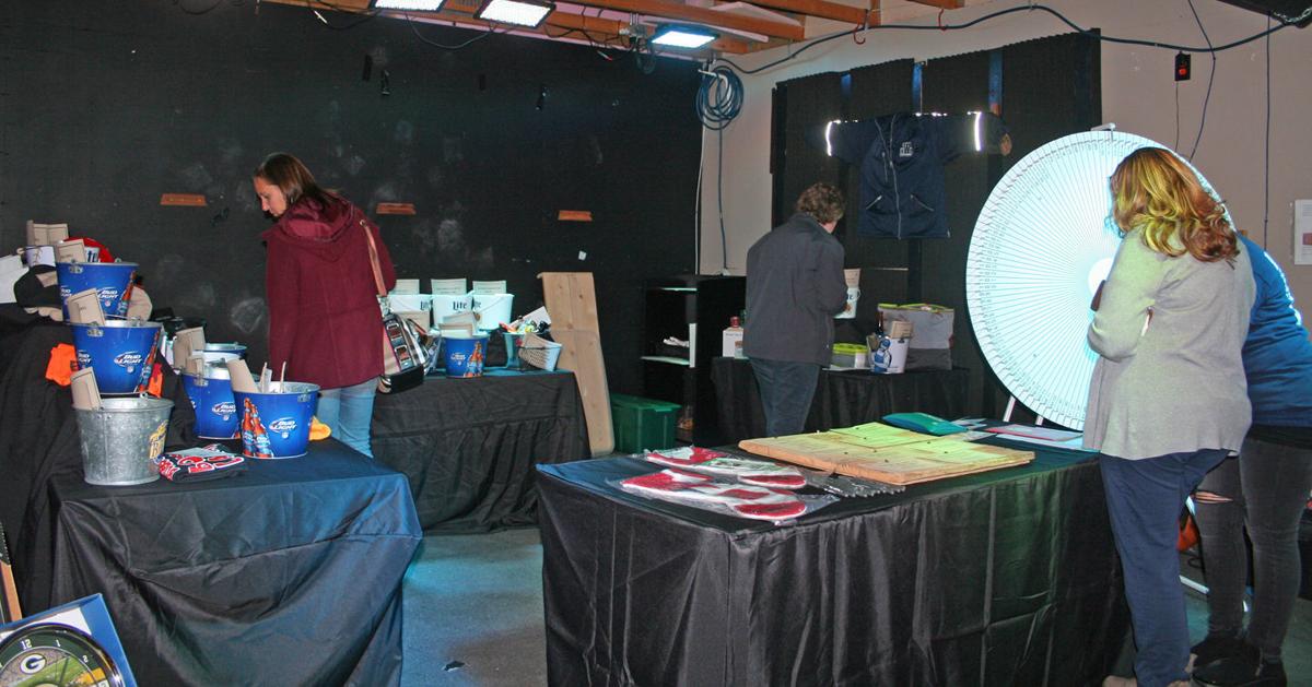 Hockey Team Raises Funds For Season Regional News Wiscnews Com