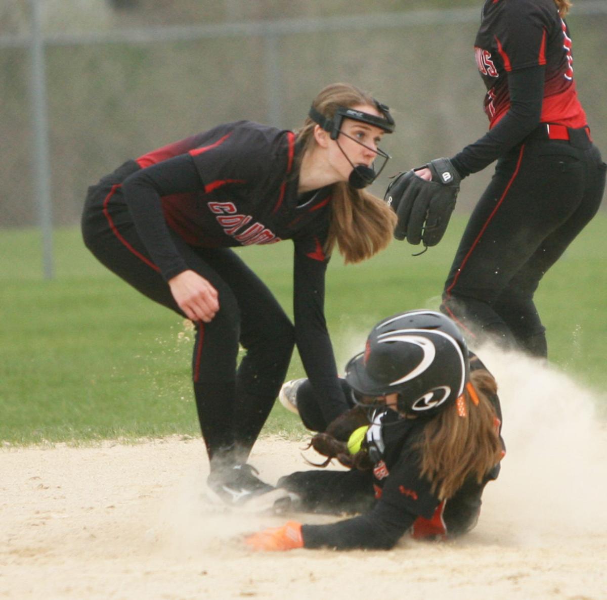 Prep Softball Columbus Scores On A Wild Pitch For Walk Off Win Over Poynette Softball Wiscnews Com