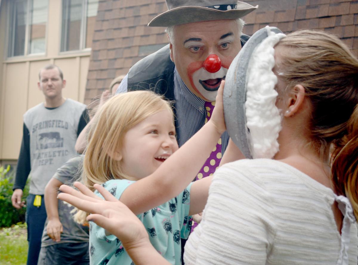 DeSanto of Baraboo clown hall of fame named 'Circus Legend' by national