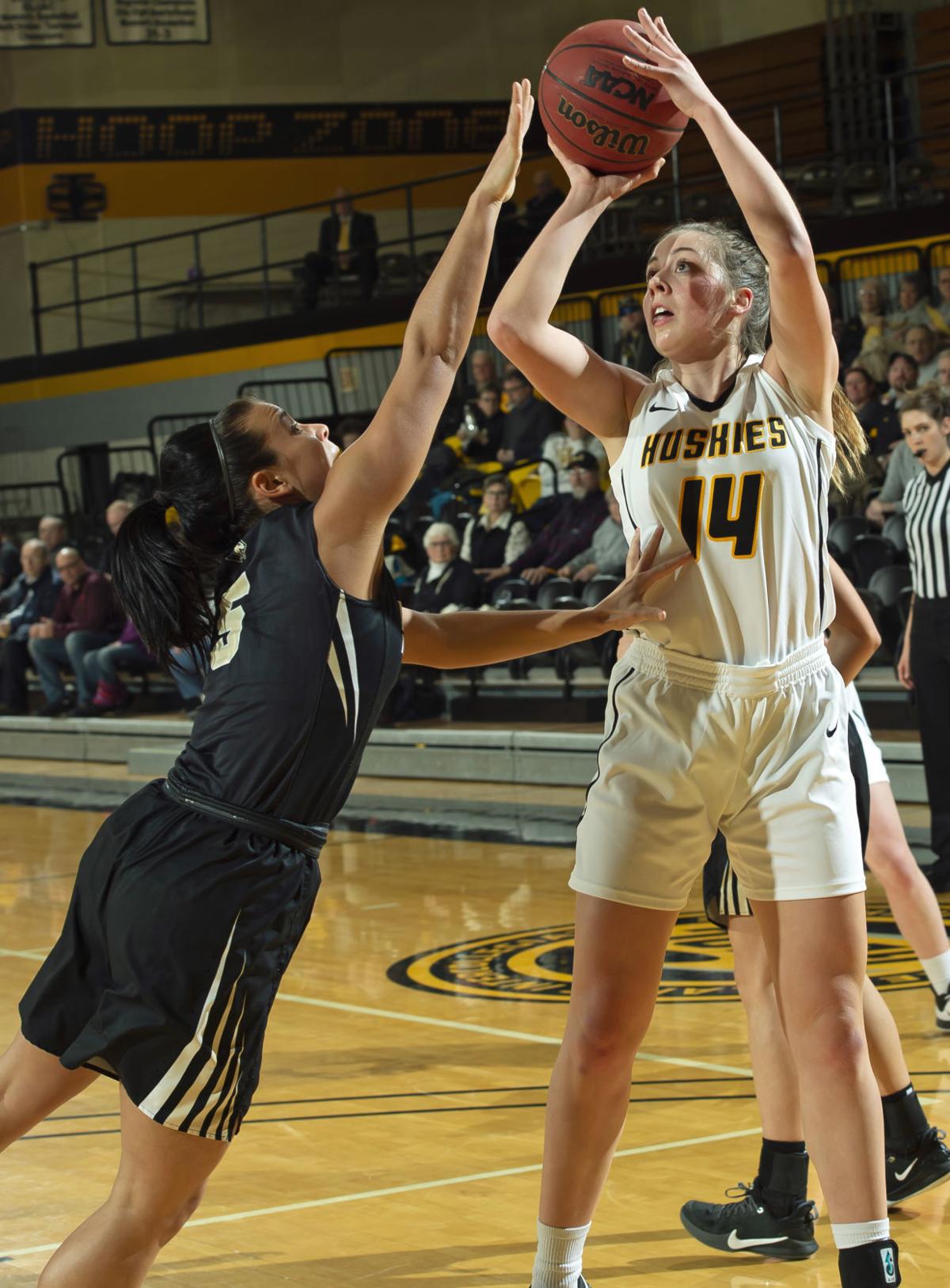 College Women S Basketball Meister Makes Strides In Freshman