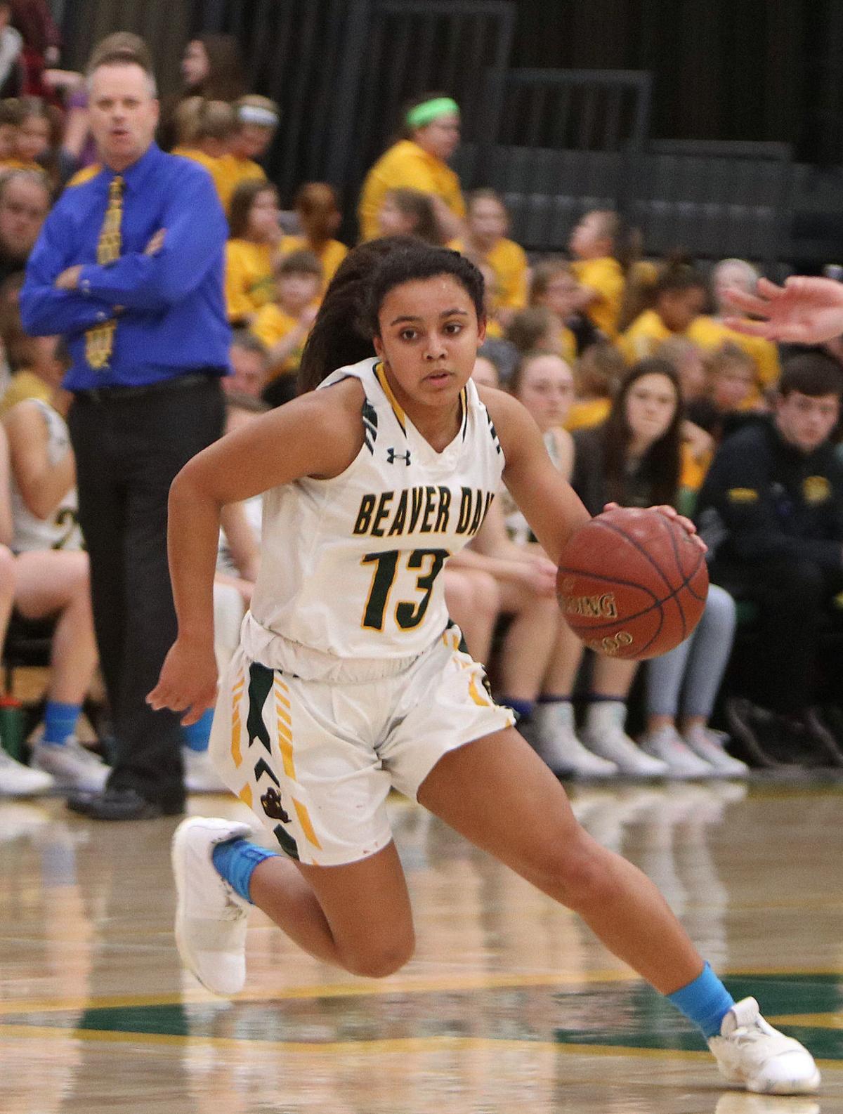 Girls Hoops Wilke Reaches 1 000 Career Points In Beaver Dam S Win