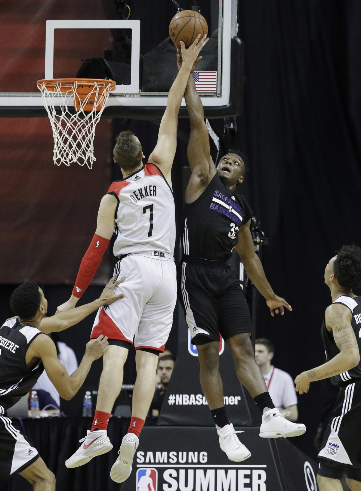 Nba Former Badger Sam Dekker Enjoys Summer League Success After Injury Plagued 2015 16 Season Basketball Wiscnews Com