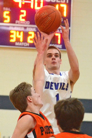 lodi poynette wiscnews boys entertains rival halftime elevates jumpshot defends