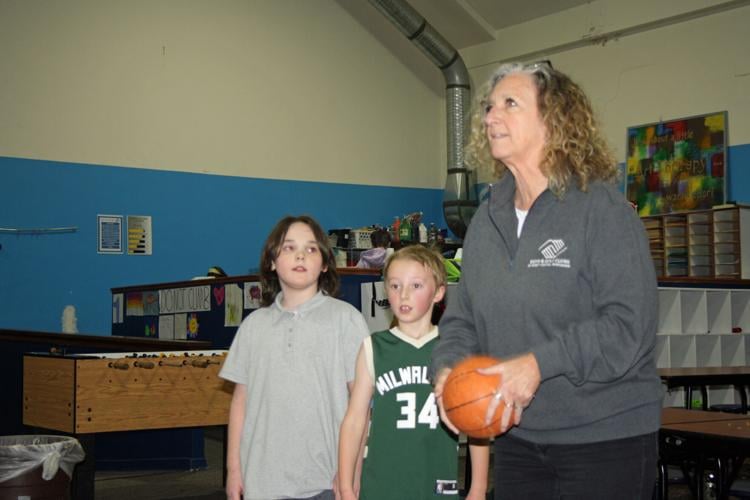 Women's sports teams develop support system with big and little sister  programs – The Oracle