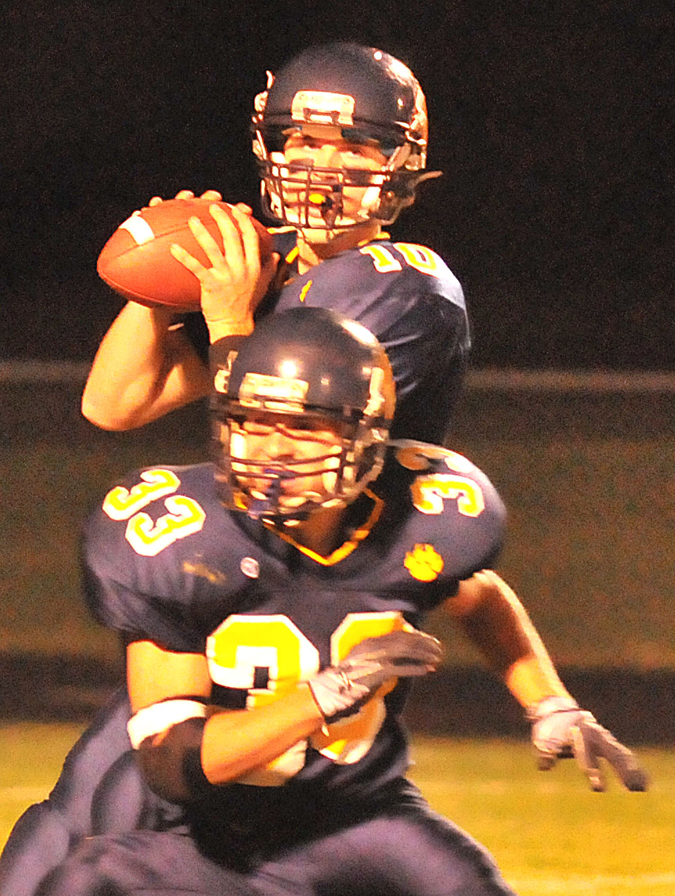 PREP FOOTBALL M/P/GL uses all its gears to beat Pardeeville Football